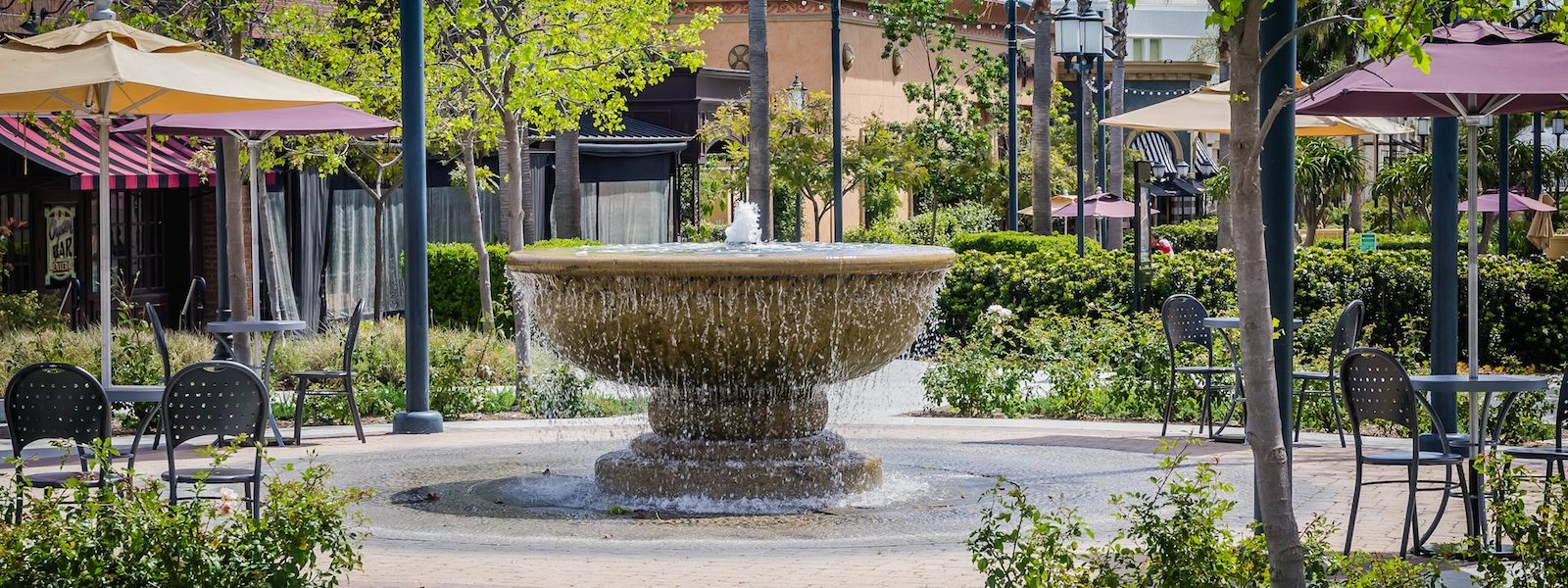 A water fountain in a Pasadena shopping center